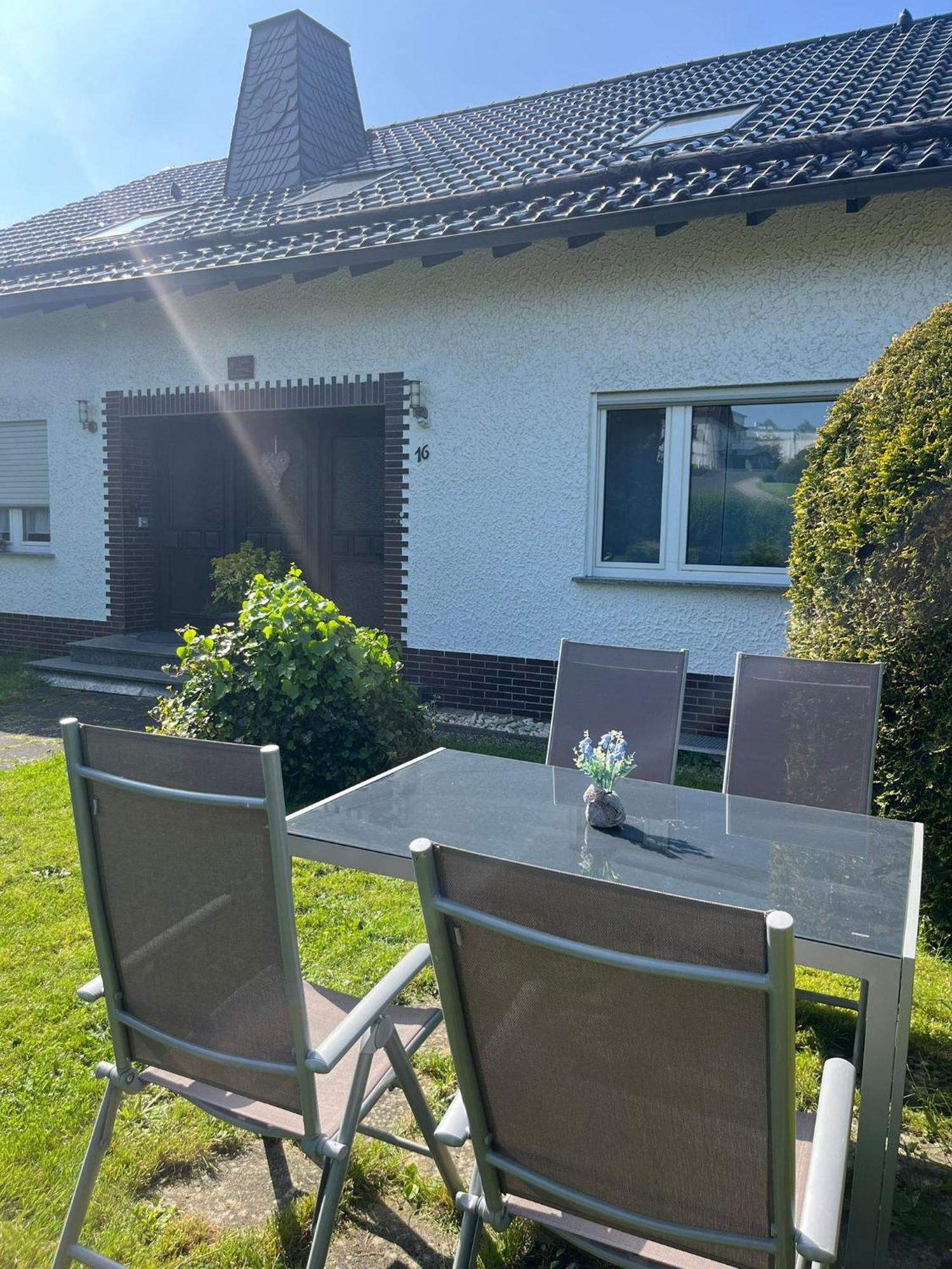 Hoheeifel, 1 Haus Mit 2 5 Schlafzimmer In Naehe Nuerburgring Apartment